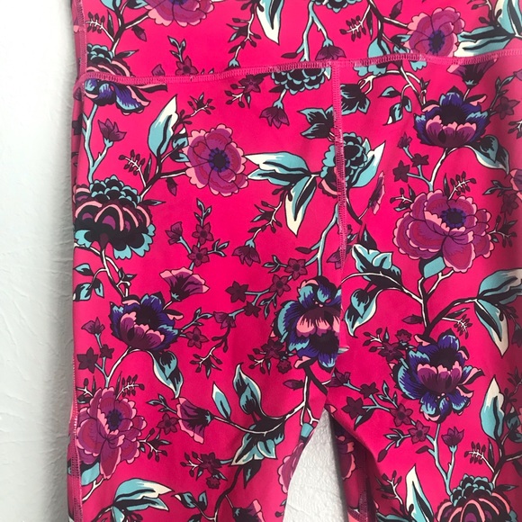 Old Navy Active Printed Magenta Leggings Size M - Picture 5 of 6